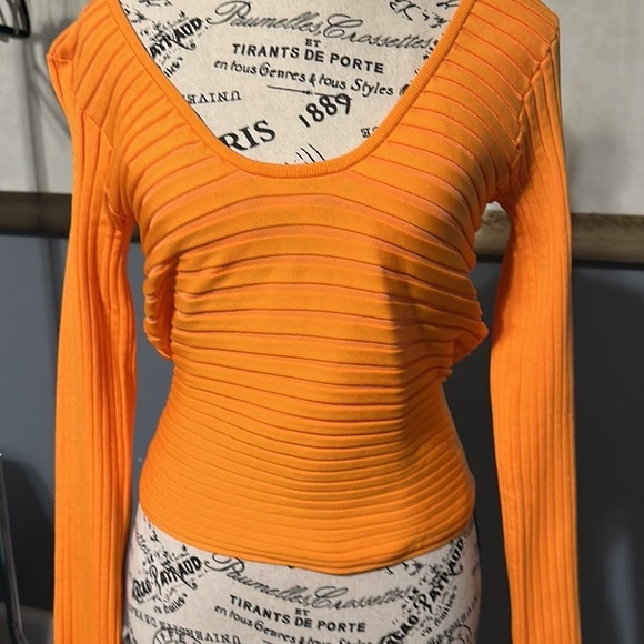 Tubi large wrap top. EUC - Picture 9 of 11